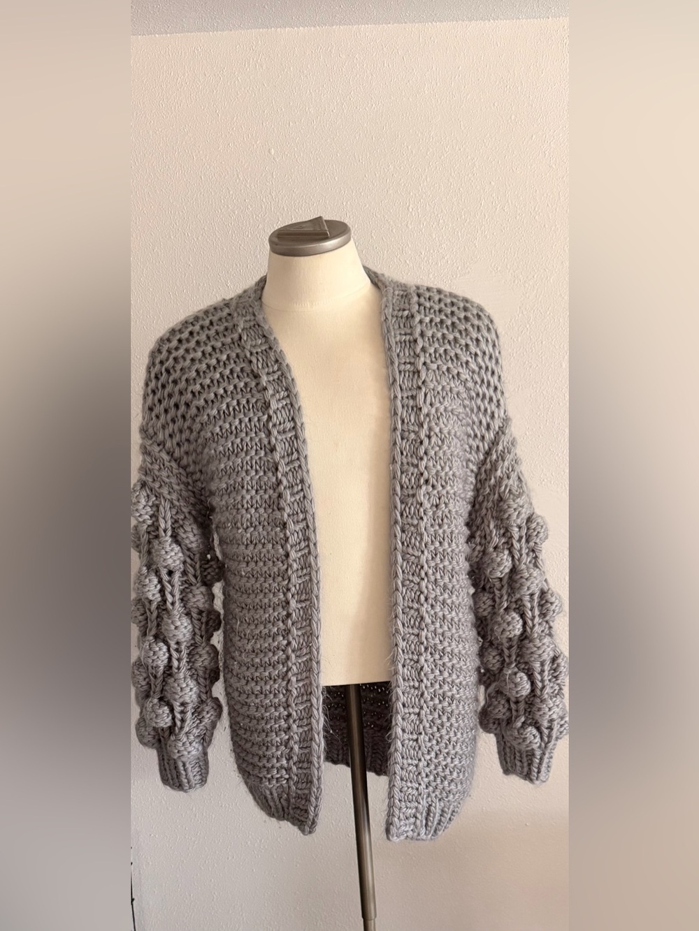 PrettyLittleThing Gray Chunky Bubble-Sleeve Open Cardigan